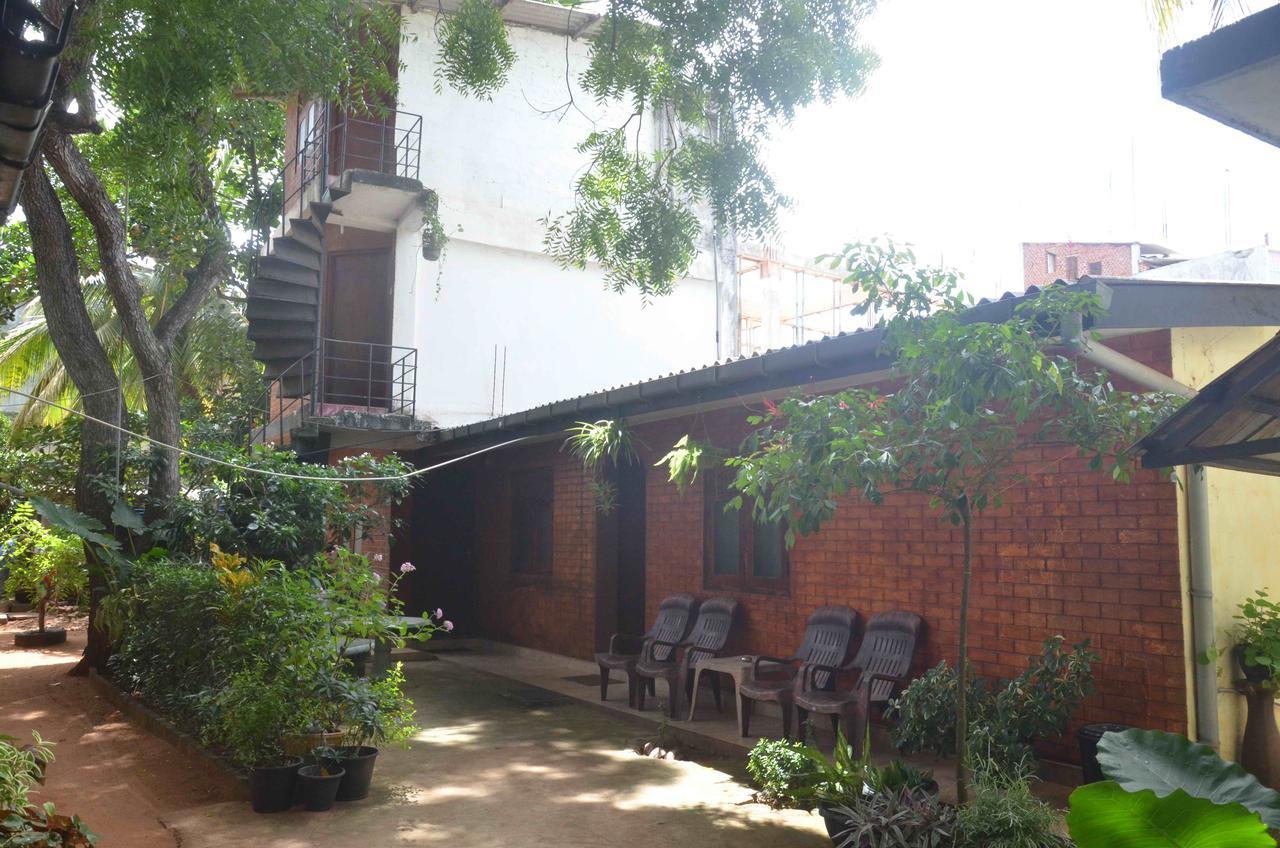 Lake View The Tourist Guest House Anuradhapura Exterior photo