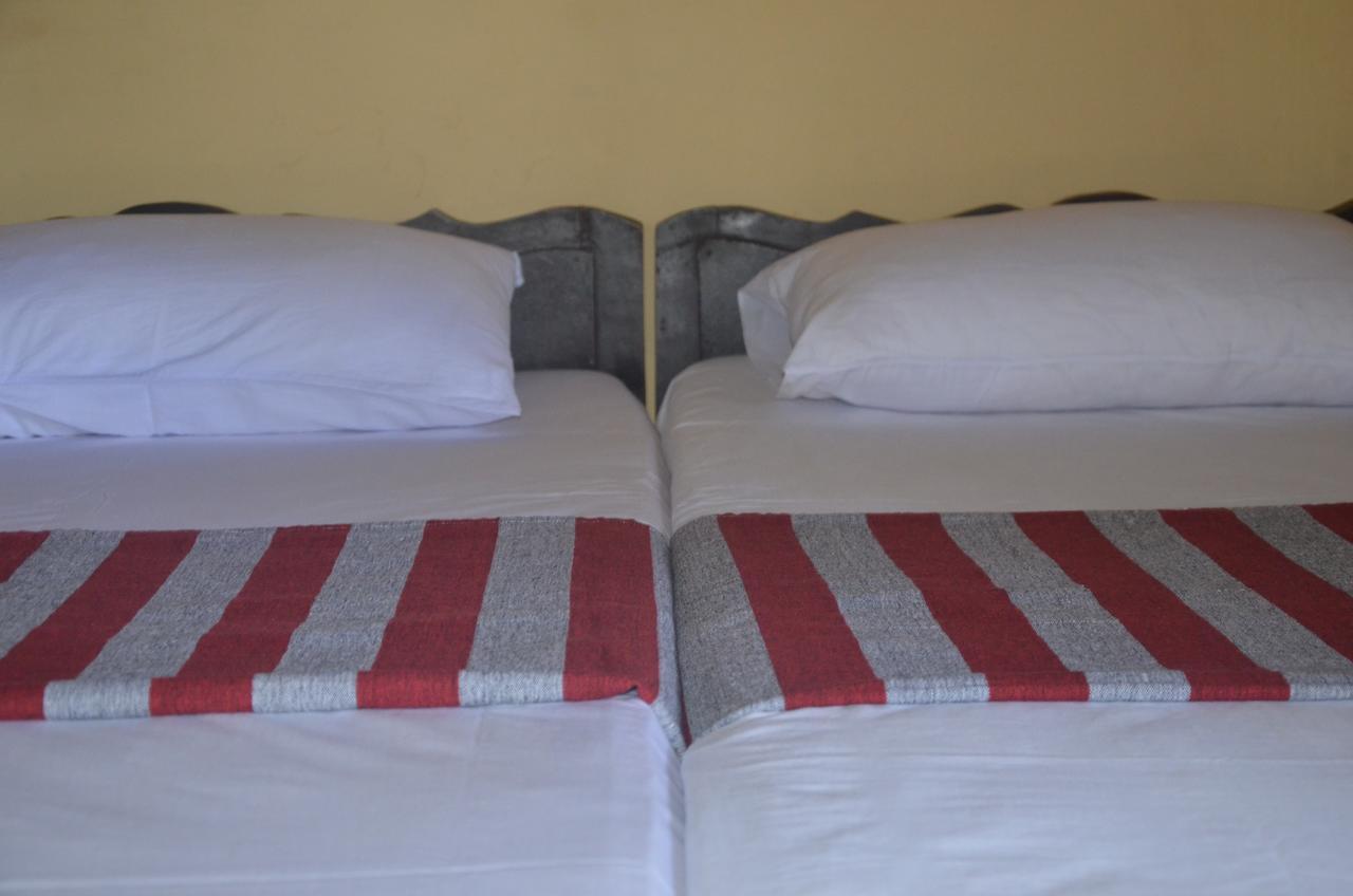 Lake View The Tourist Guest House Anuradhapura Exterior photo